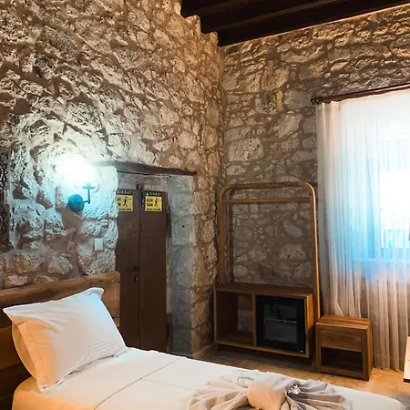 Casa Alegre Hotel *